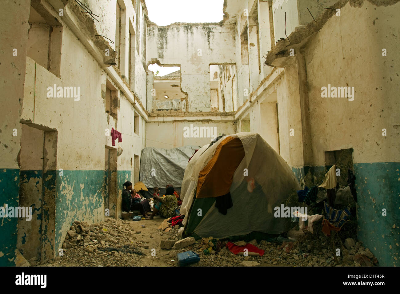 Des tentes de réfugiés dans le cadre d'une guerre civile a ravagé la Somalie Mogadiscio bâtiment Banque D'Images