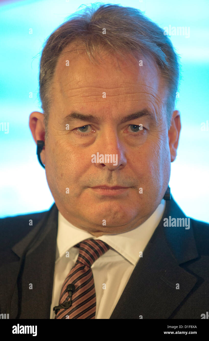 James Hogan, président de Eithad Airways, stands lors d'une conférence de presse à Berlin, Allemagne, 18 décembre 2012. Eithad et Air Berlin a servi 300 000 passagers et avec un produit de 100 millions d'euros. Photo : MICHAEL KAPPELER Banque D'Images