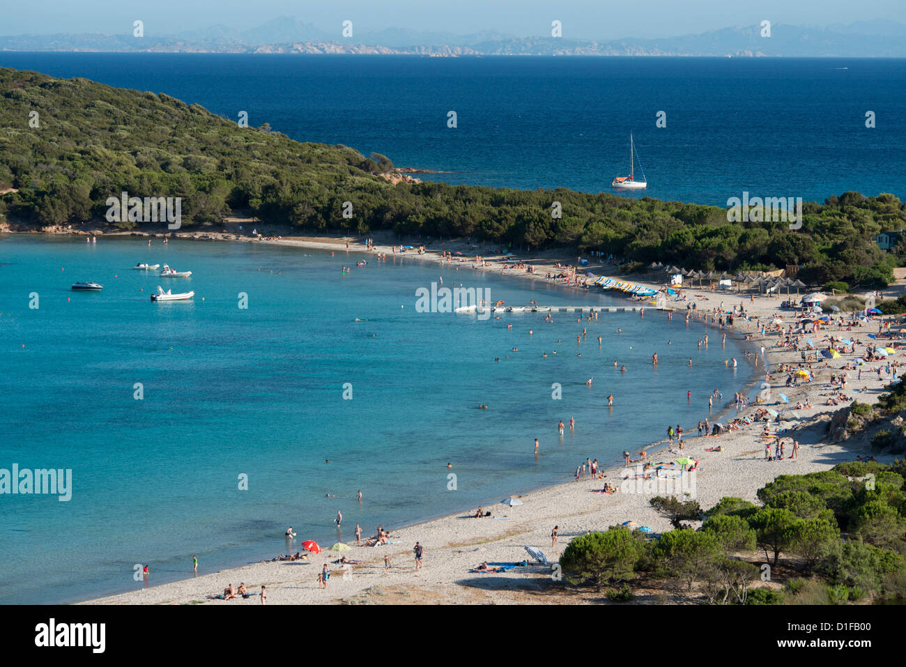 Une vue aérienne de rondinara Plage près de Bonifacio en Corse, France, Europe, Méditerranée Banque D'Images