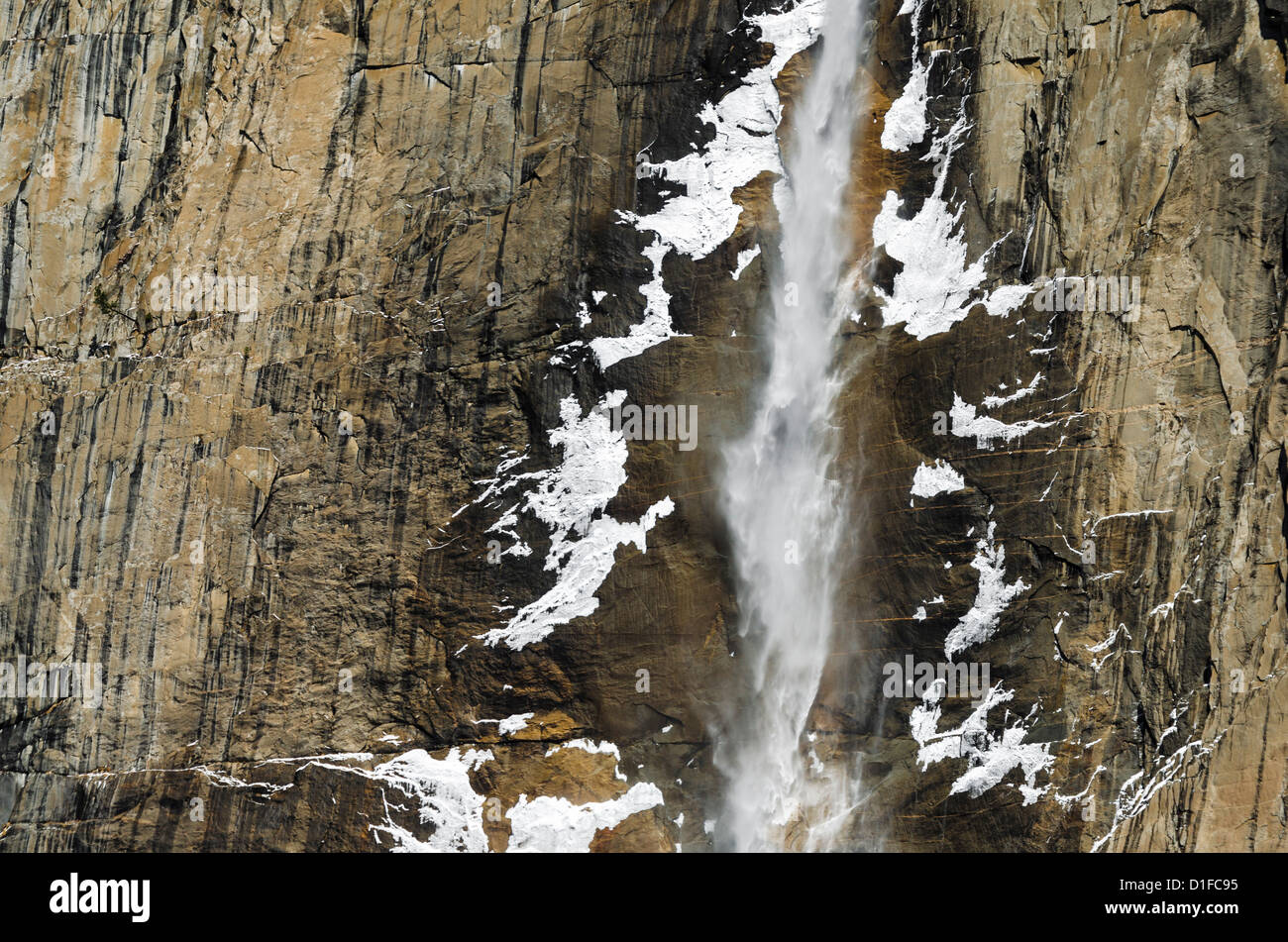 La région couverte de glace en hiver, les chutes de Yosemite Yosemite National Park, California USA Banque D'Images