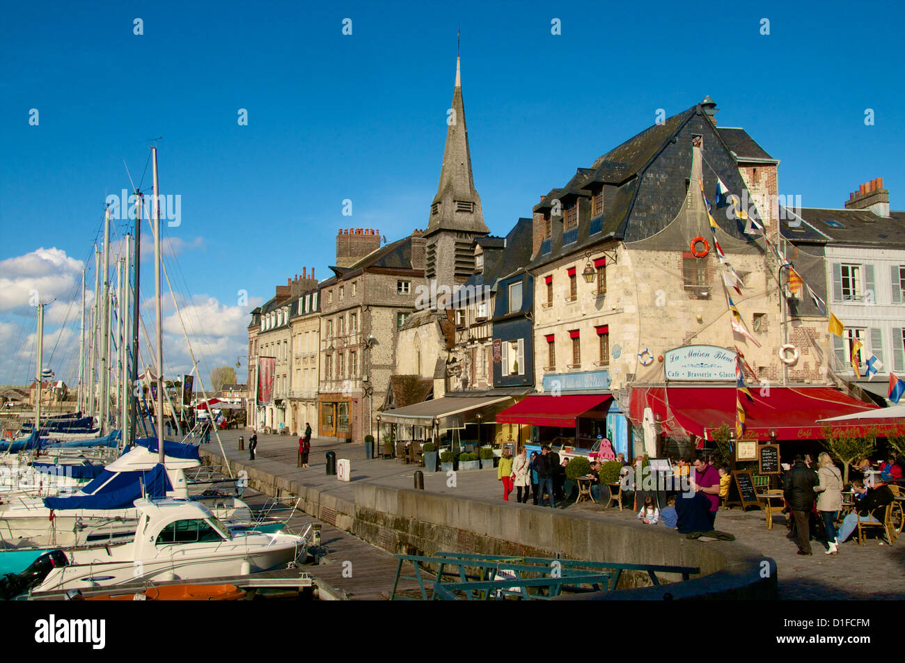 Musée naval de l'ancienne église Saint Etienne, sur le quai le long du Vieux Bassin, Honfleur, Calvados, Normandie, France Banque D'Images