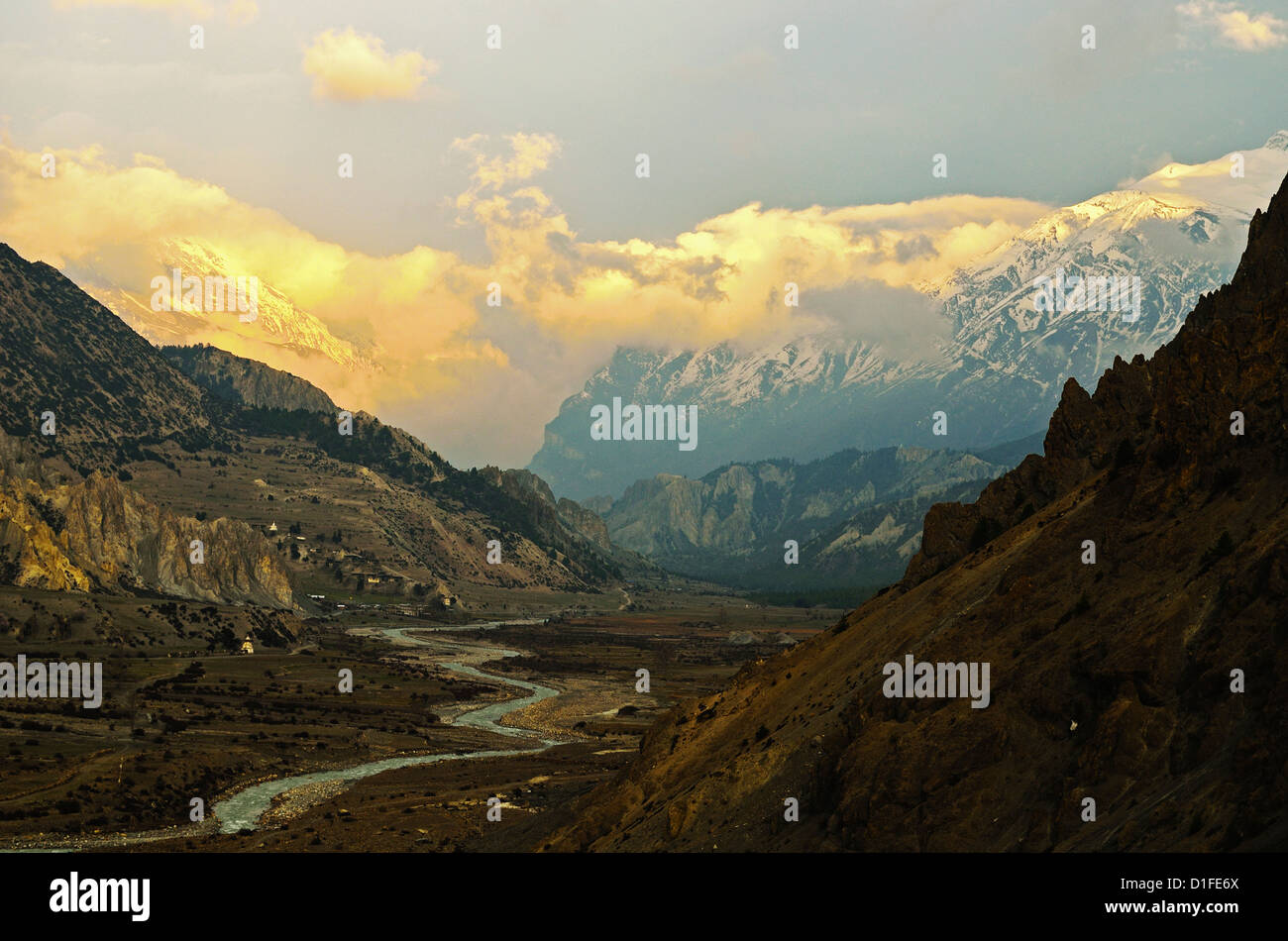 Marsyangdi River Valley et de l'Annapurna de l'Himalaya, de l'Annapurna Conservation Area, Gandaki, Région de l'Ouest, le Népal Banque D'Images