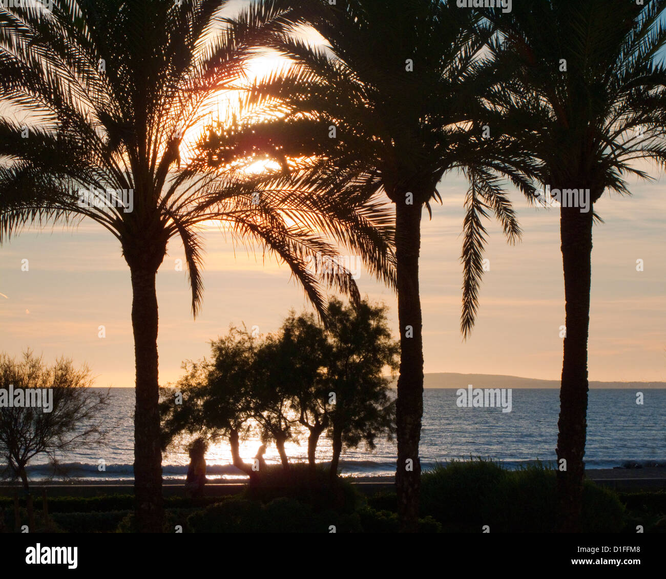 ES - MALLORCA : Coucher de soleil sur la plage Playa de Palma Banque D'Images
