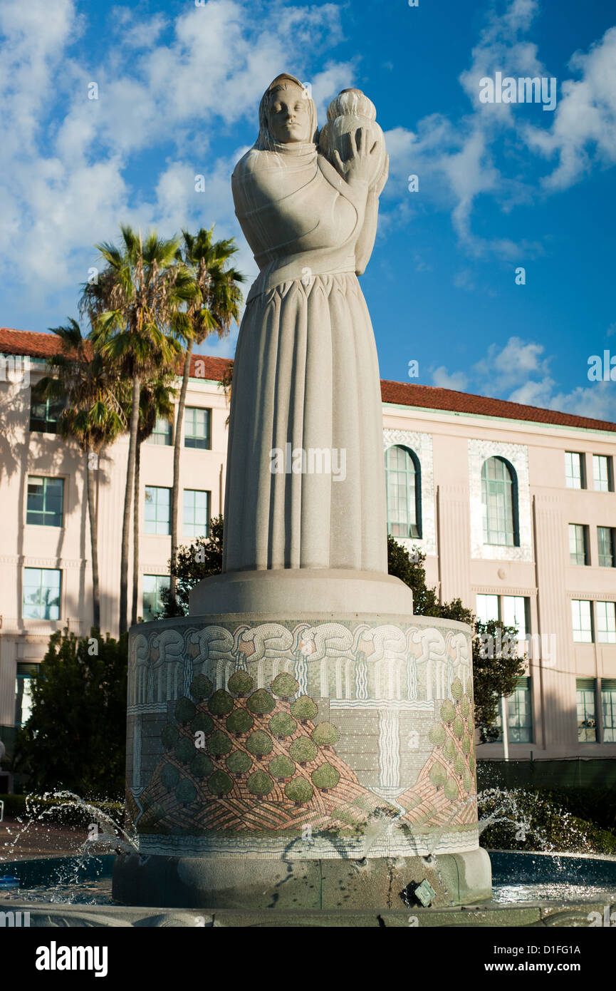 Le gardien de la sculpture de l'eau à l'extérieur de la ville de San Diego et de l'Administration du Comté de San Diego, Californie Banque D'Images