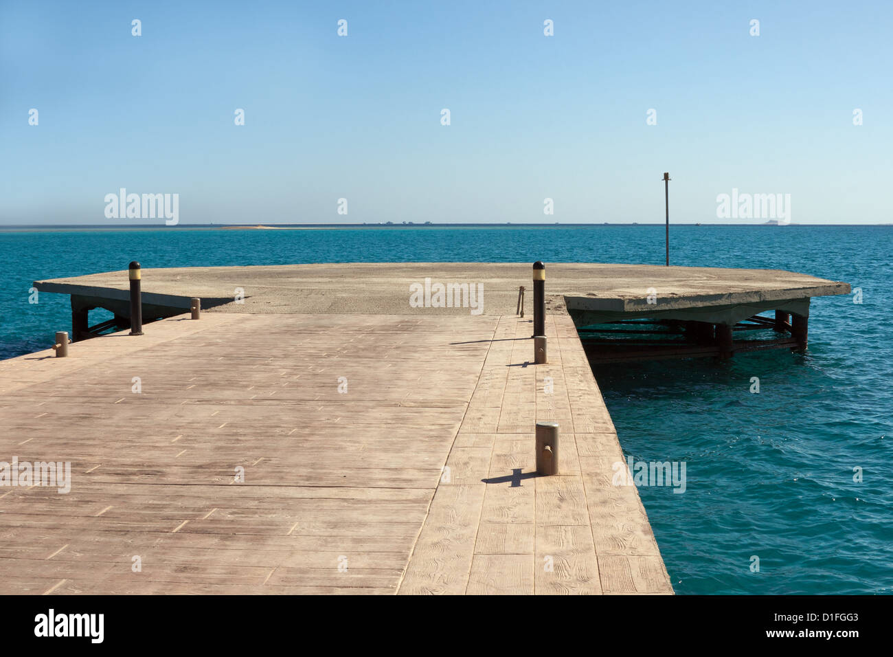 La plate-forme hélicoptère vide sur la mer Rouge, Egypte Banque D'Images