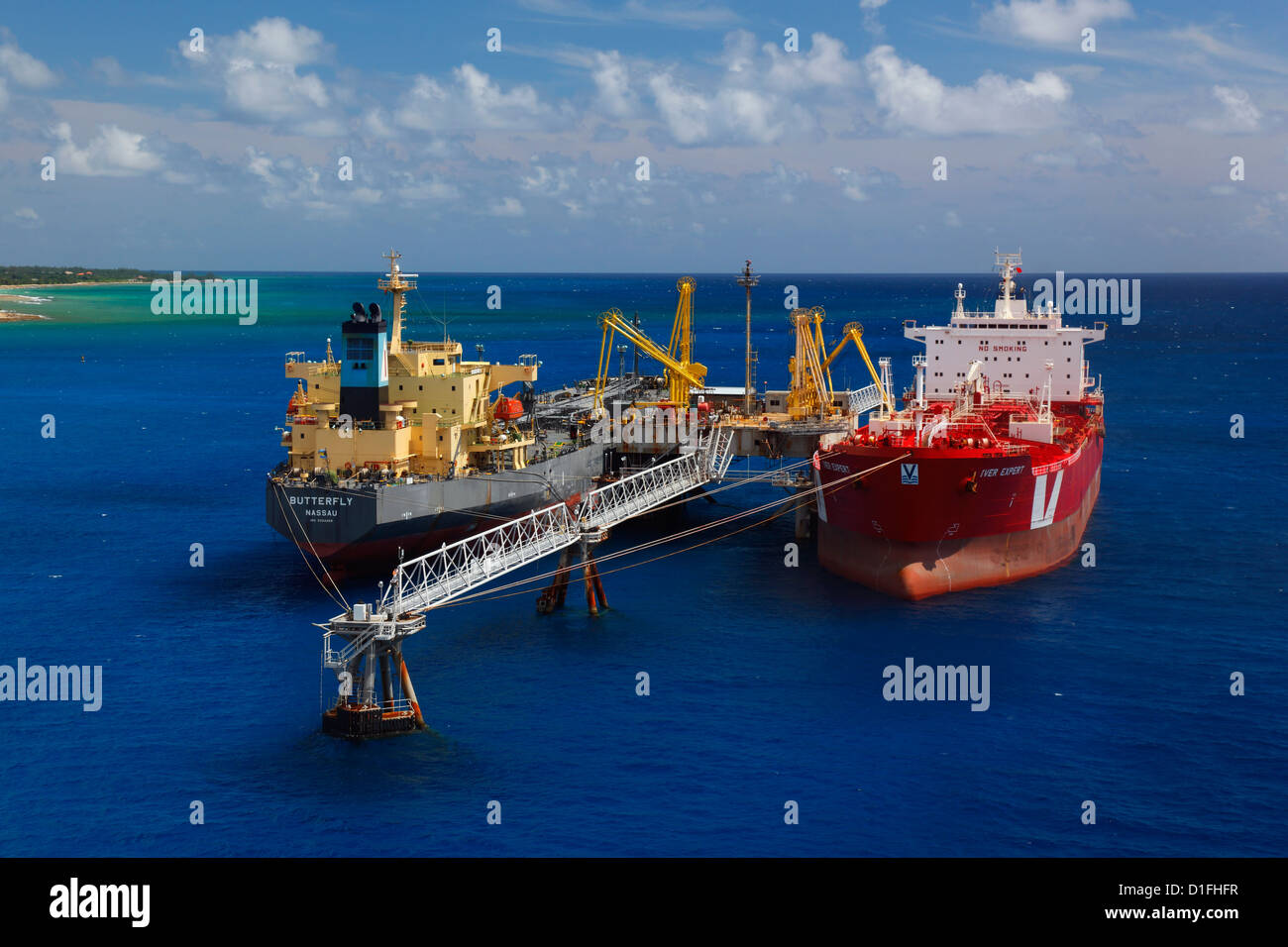 Chargement des pétroliers. Freeport - Bahamas Banque D'Images