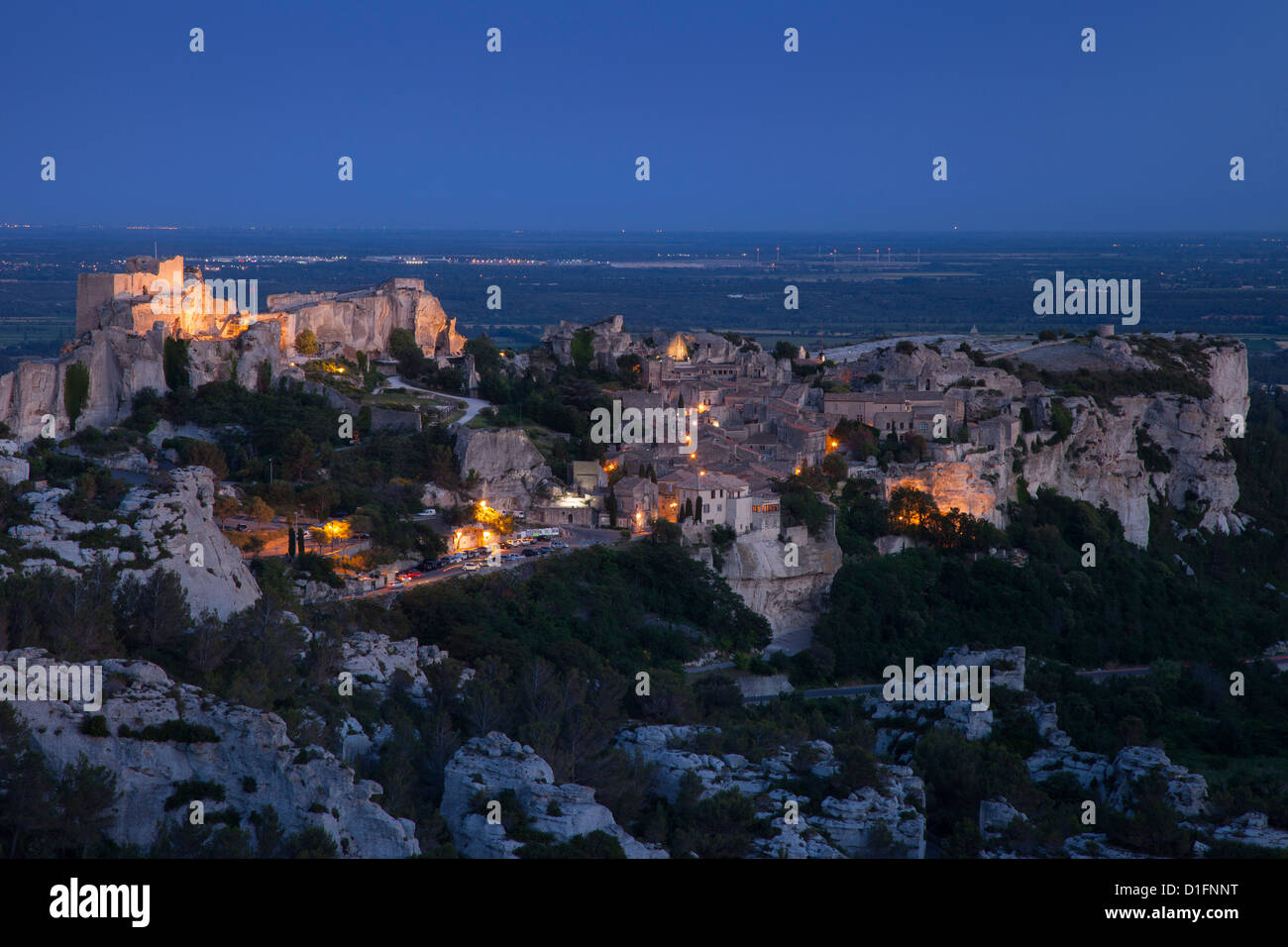 Plus de crépuscule village médiéval des Baux-de-Provence, Provence France Banque D'Images
