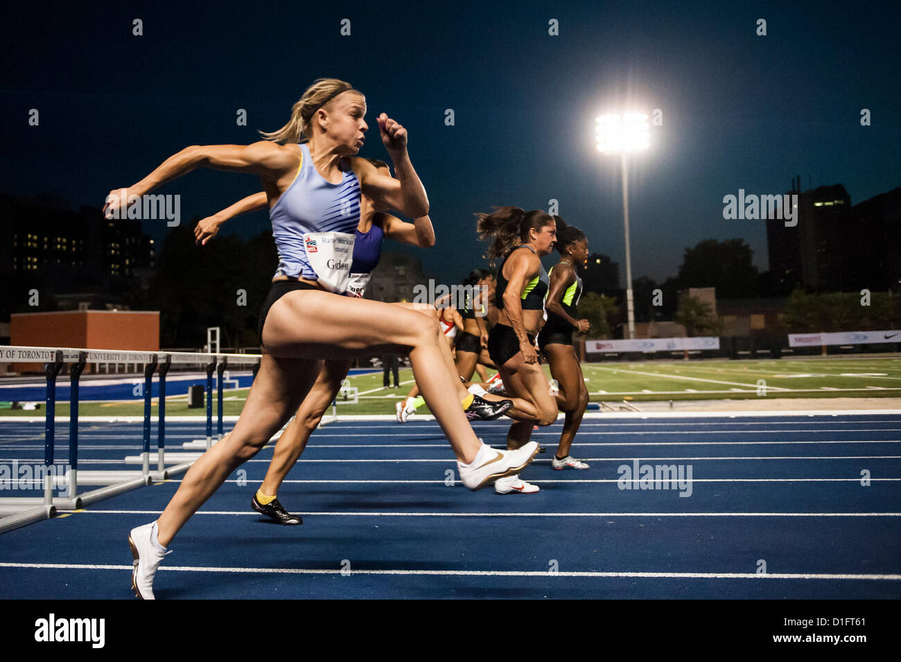 Dans l'événement final de la 2012 Toronto International Track & Field Jeux, le 100m haies femmes, Nikita Titulaire, Angela Whyte et Phylicia George terminé 1, 2 et 3 Banque D'Images