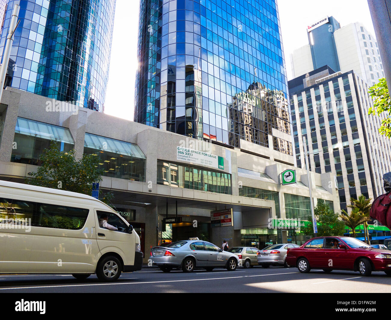 Des boutiques et des bureaux de Queen Street, Auckland City, North Island, New Zealand. Banque D'Images