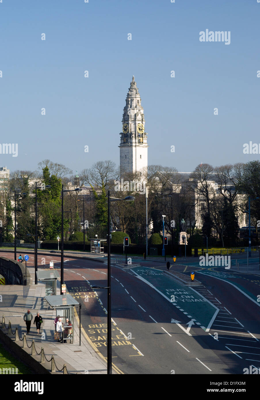 L'Hôtel de ville de Cardiff et de la gare routière du Nord, Cardiff, Pays de Galles, Royaume-Uni. Banque D'Images