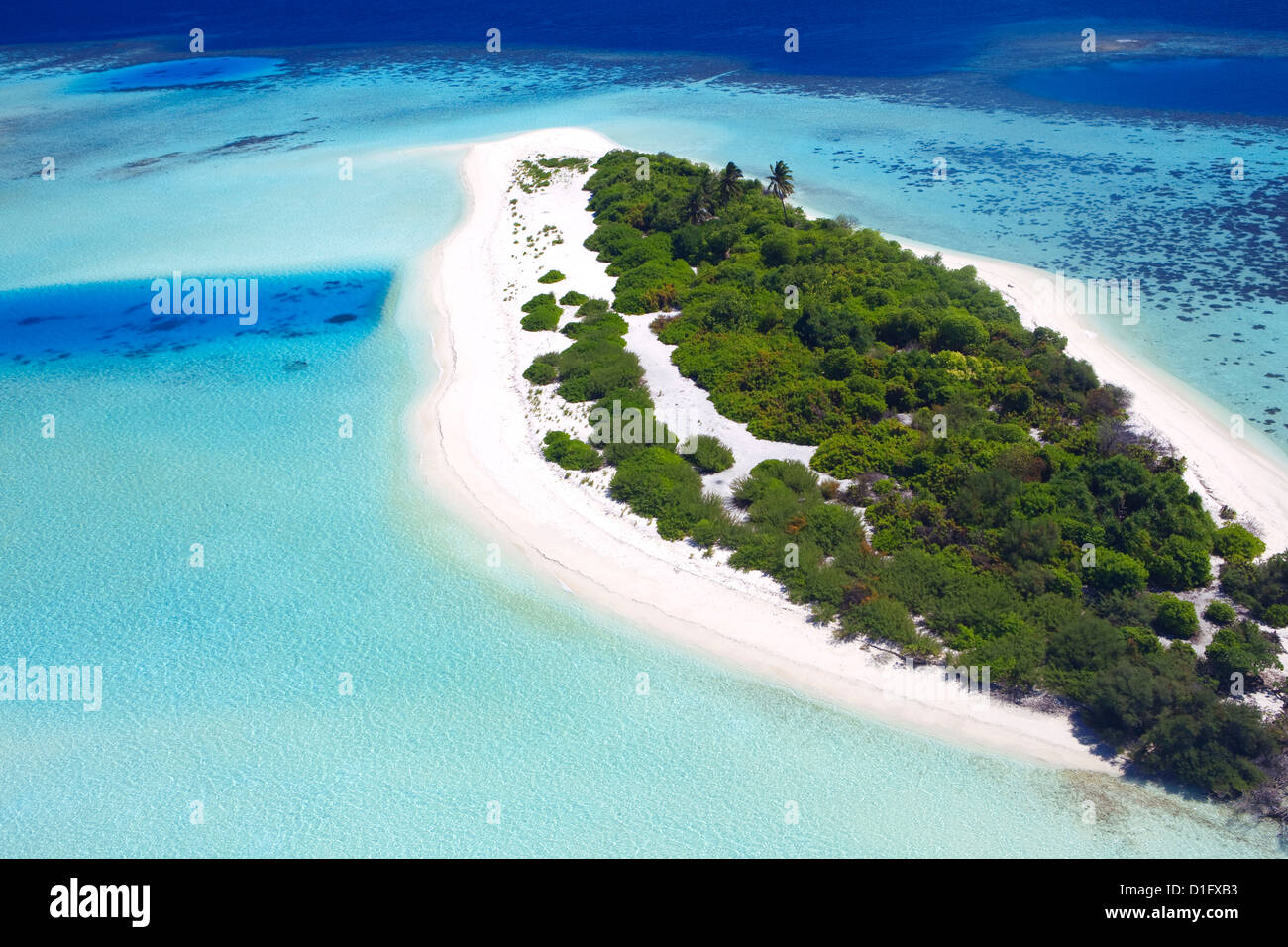 Vue aérienne d'une île déserte, Maldives, océan Indien, Asie Banque D'Images
