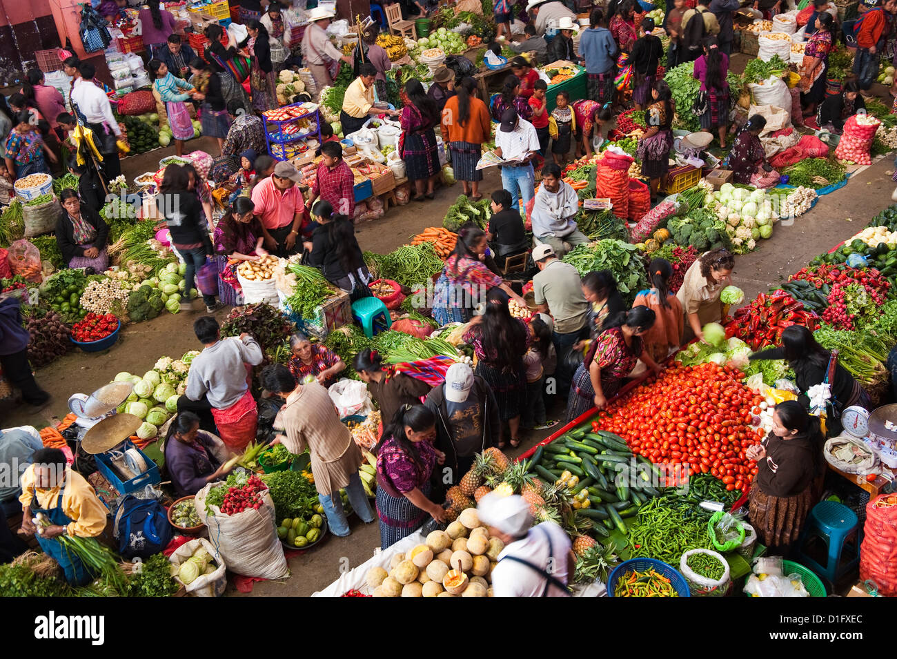 Marché de produits d'intérieur, Chichicastenango, Guatemala, Amérique Centrale Banque D'Images