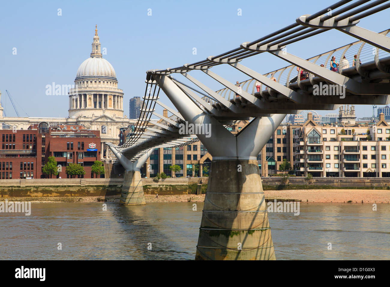 Millennium Bridge et de la Cathédrale St Paul, Londres, Angleterre, Royaume-Uni, Europe Banque D'Images