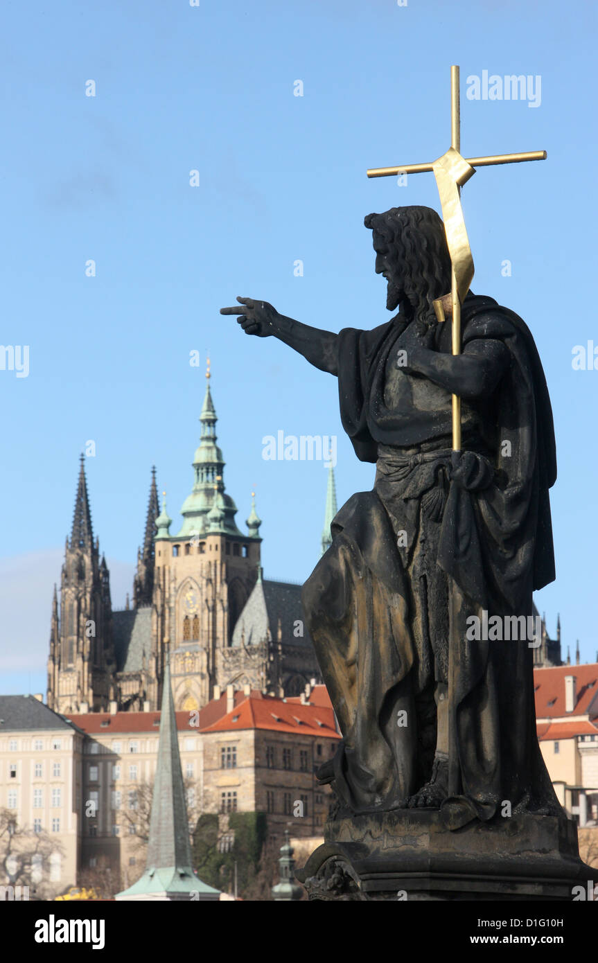 Saint Jean Baptiste sculpture sur le Pont Charles, Site du patrimoine mondial de l'UNESCO, Prague, République Tchèque, Europe Banque D'Images