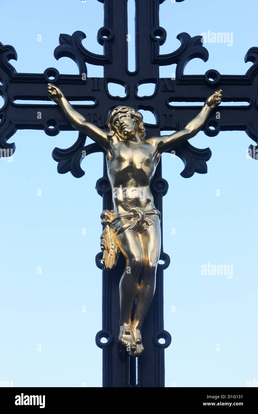 Crucifix, cimetière Vysehrad, Prague, République Tchèque, Europe Banque D'Images