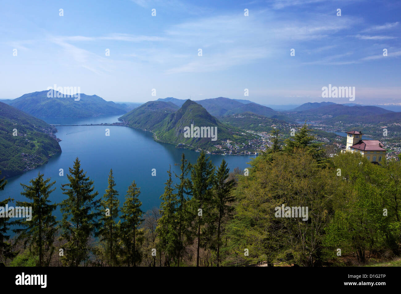 Vue sur le Mont San Salvador du Monte Bre, le lac de Lugano, Lugano, Tessin, Suisse, Europe Banque D'Images