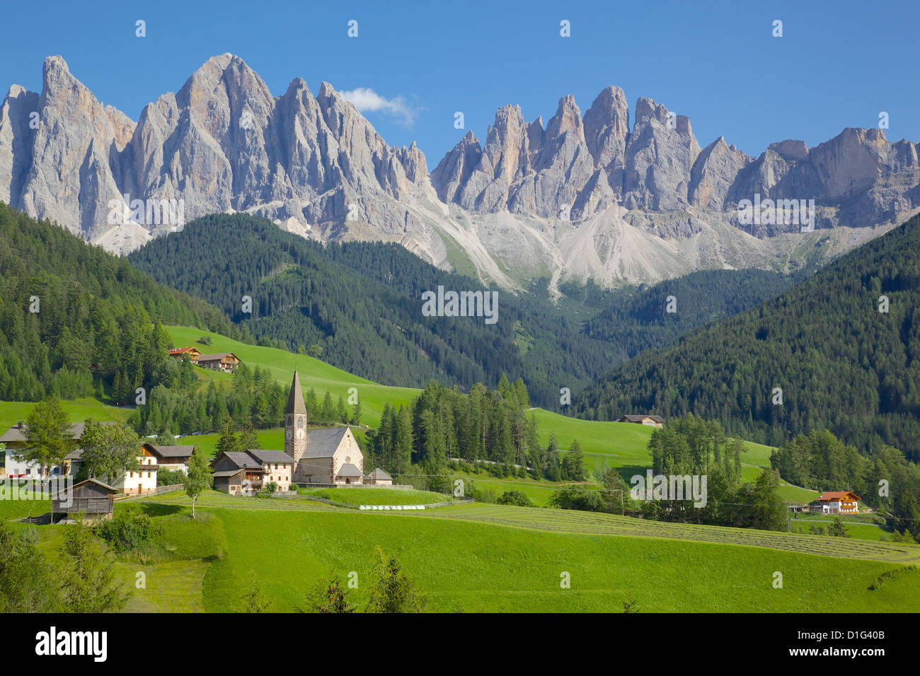 Eglise, Val di Funes, la Province de Bolzano, Trentin-Haut-Adige/Sud Tyrol Italien, Dolomites, Italie, Europe Banque D'Images