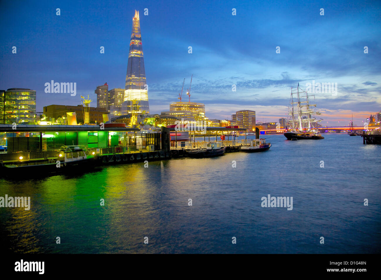 Le Shard et Tamise, City of London, Londres, Angleterre, Royaume-Uni, Europe Banque D'Images