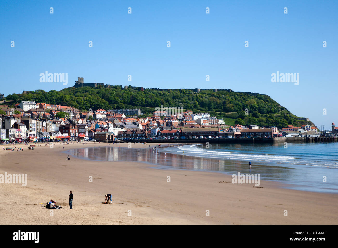 L'exploitation des sables bitumineux et la colline du Château, Scarborough, North Yorkshire, Yorkshire, Angleterre, Royaume-Uni, Europe Banque D'Images