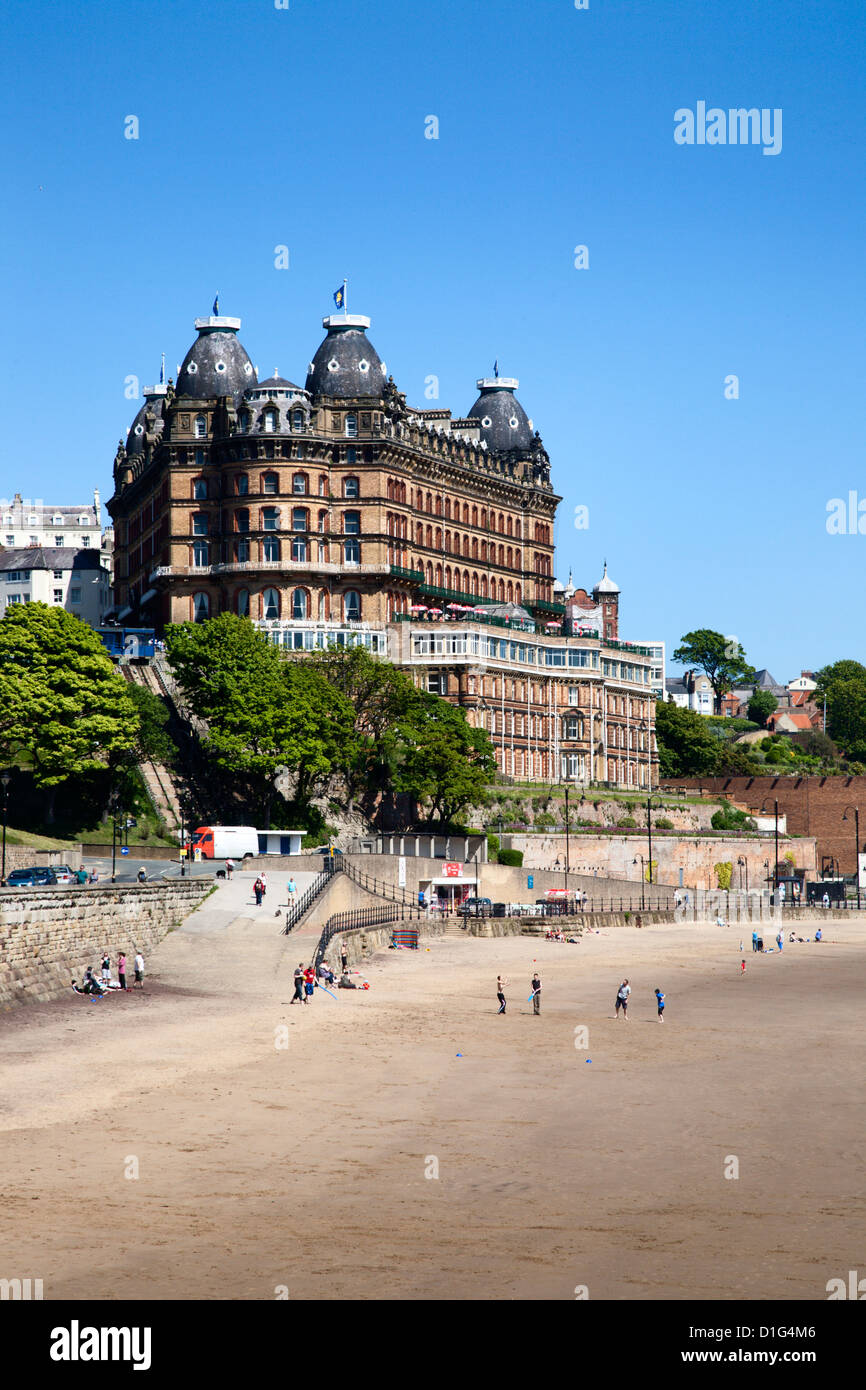 Sables bitumineux du sud et Grand Hotel, Scarborough, North Yorkshire, Yorkshire, Angleterre, Royaume-Uni, Europe Banque D'Images