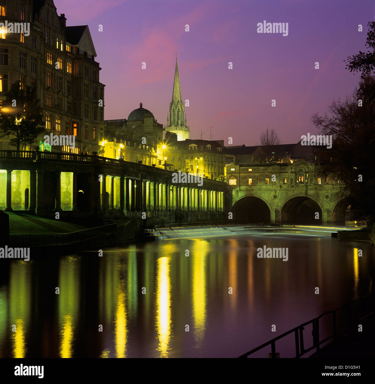 Crépuscule sur le Pont Pulteney et rivière Avon, baignoire, UNESCO World Heritage Site, Somerset, Angleterre, Royaume-Uni, Europe Banque D'Images