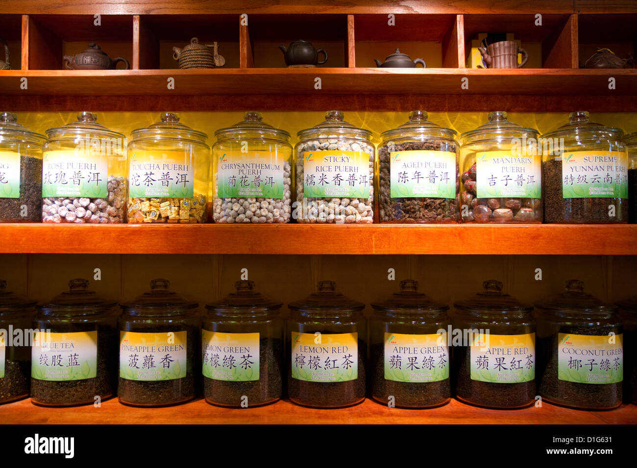 Sélection de thé à une maison de thé dans le quartier chinois de San Francisco, Californie, USA. Banque D'Images