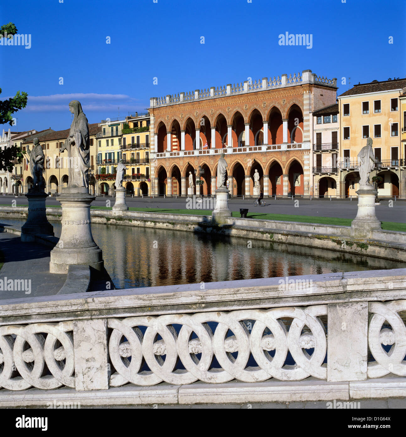 Prato della Valle, Padoue, Vénétie, Italie, Europe Banque D'Images