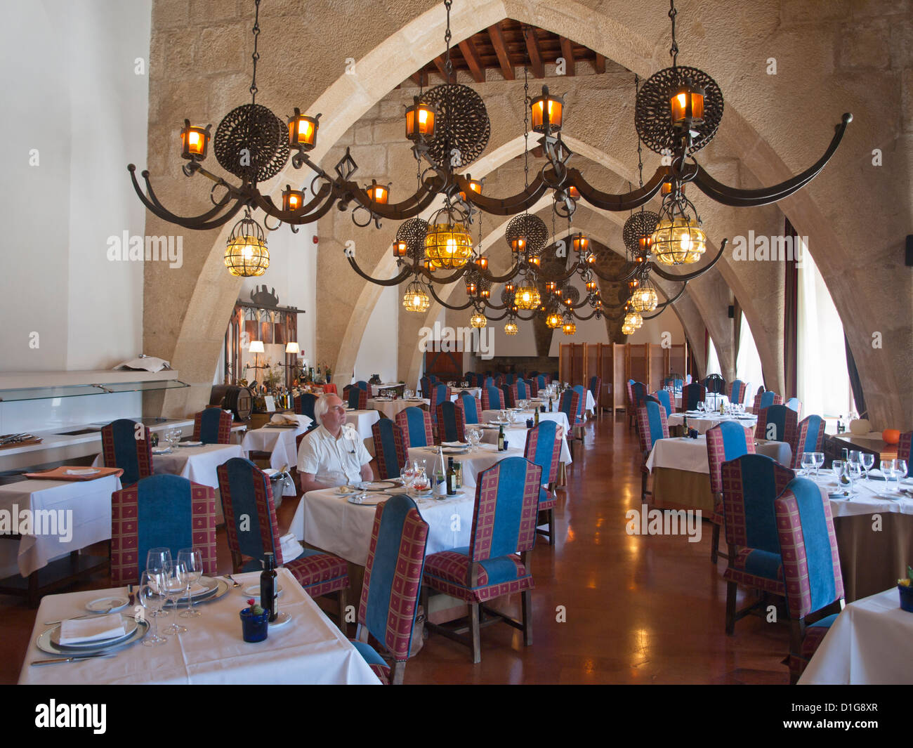 Restaurant à l'hôtel Parador de Jaen Andalousie Espagne, plafond voûté décoration espagnole traditionnelle Banque D'Images