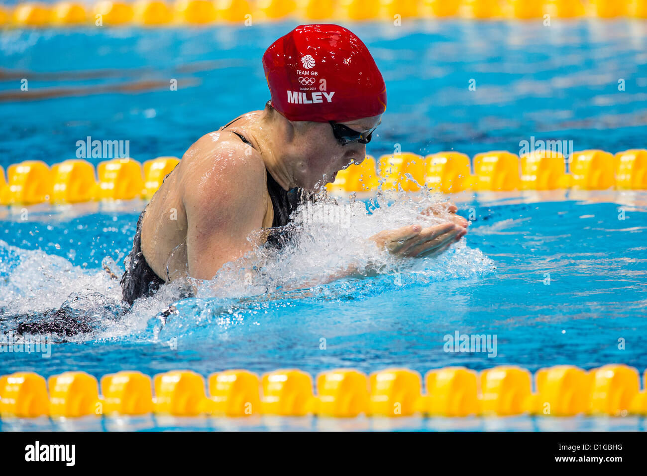 Hannah Miley (GBR) qui se font concurrence sur la jambe de brasse de la Women's 400m quatre nages individuel de chaleur au Jeux Olympiques 2012 Banque D'Images