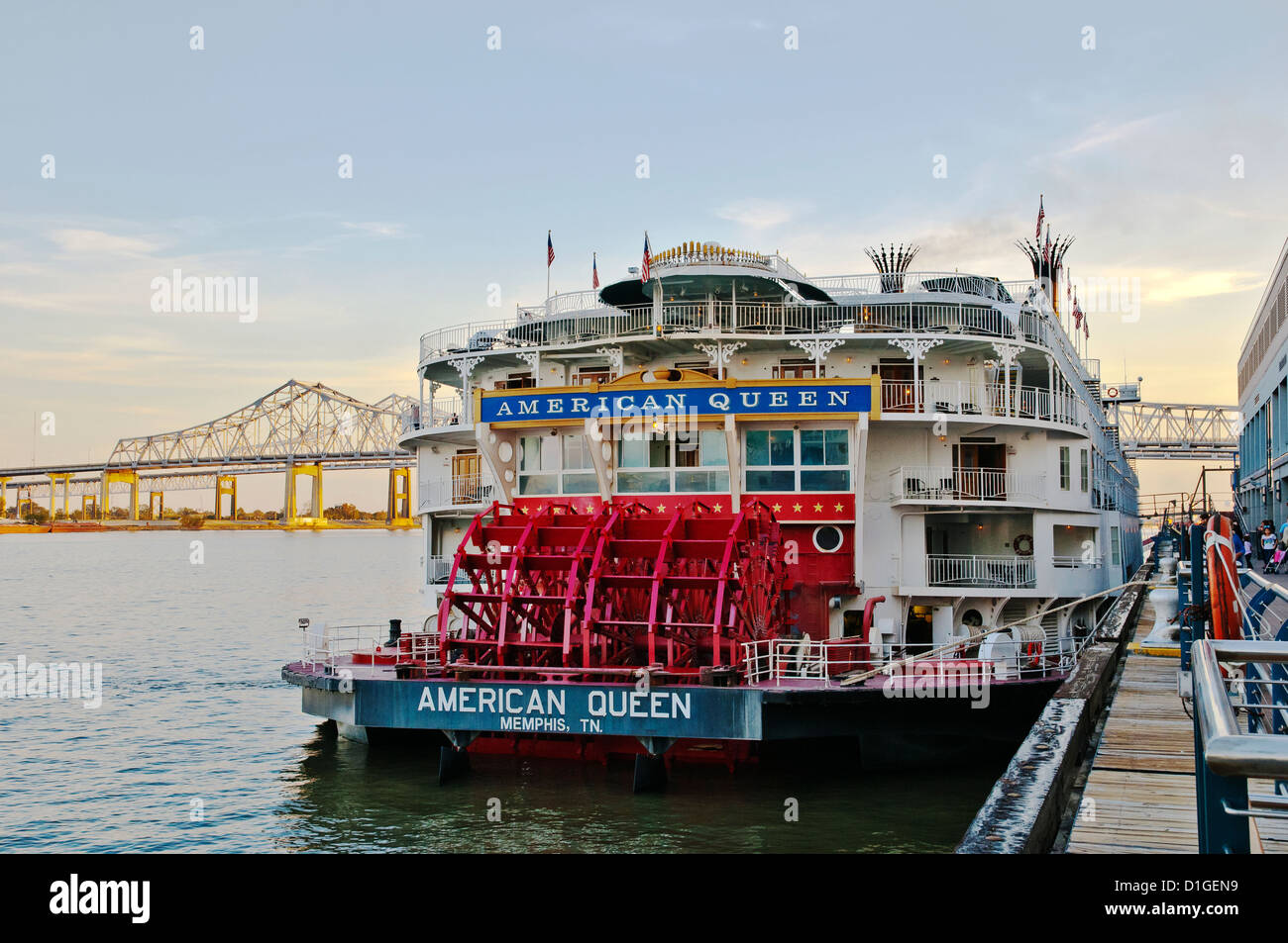 Bateau de croisière américain 'Queen' amarrage, Quartier Français, dock Waterfront, Mississippi, New Orleans, Louisiane, USA Banque D'Images