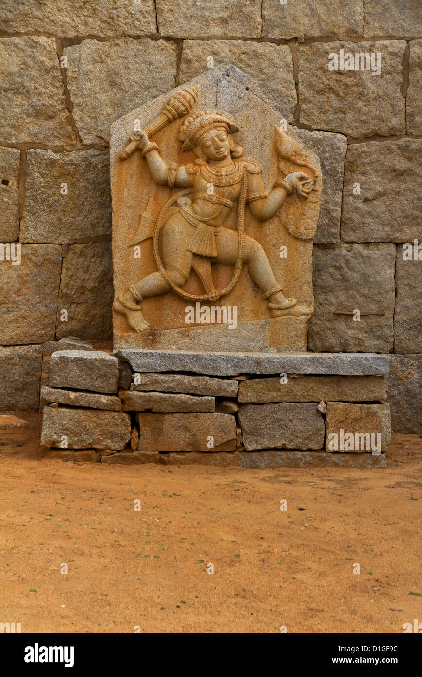La sculpture sur pierre à Bhima's Gate, Hampi, Inde Banque D'Images