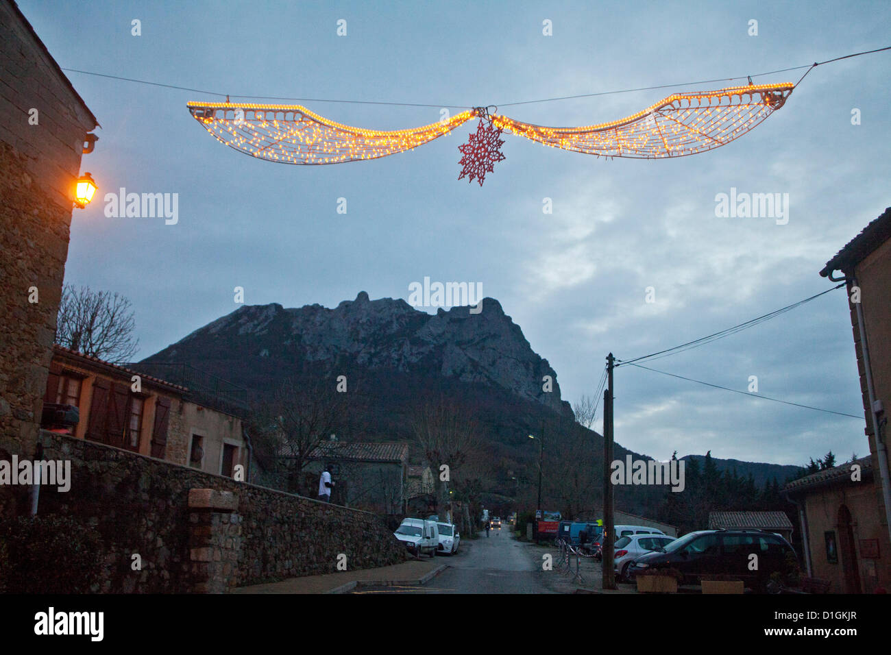 Fin du monde, au Pic de Bugarach, Languedoc, dans le sud de la France le 21 décembre 2012th. Des centaines de journalistes et specta Banque D'Images