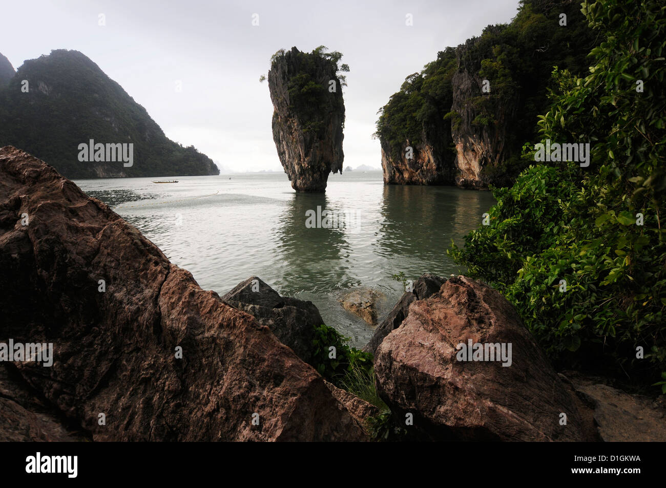 L'île de James Bond, connu à l'origine et localement comme Ko Tapu ou Nail Island, en Thaïlande. Banque D'Images