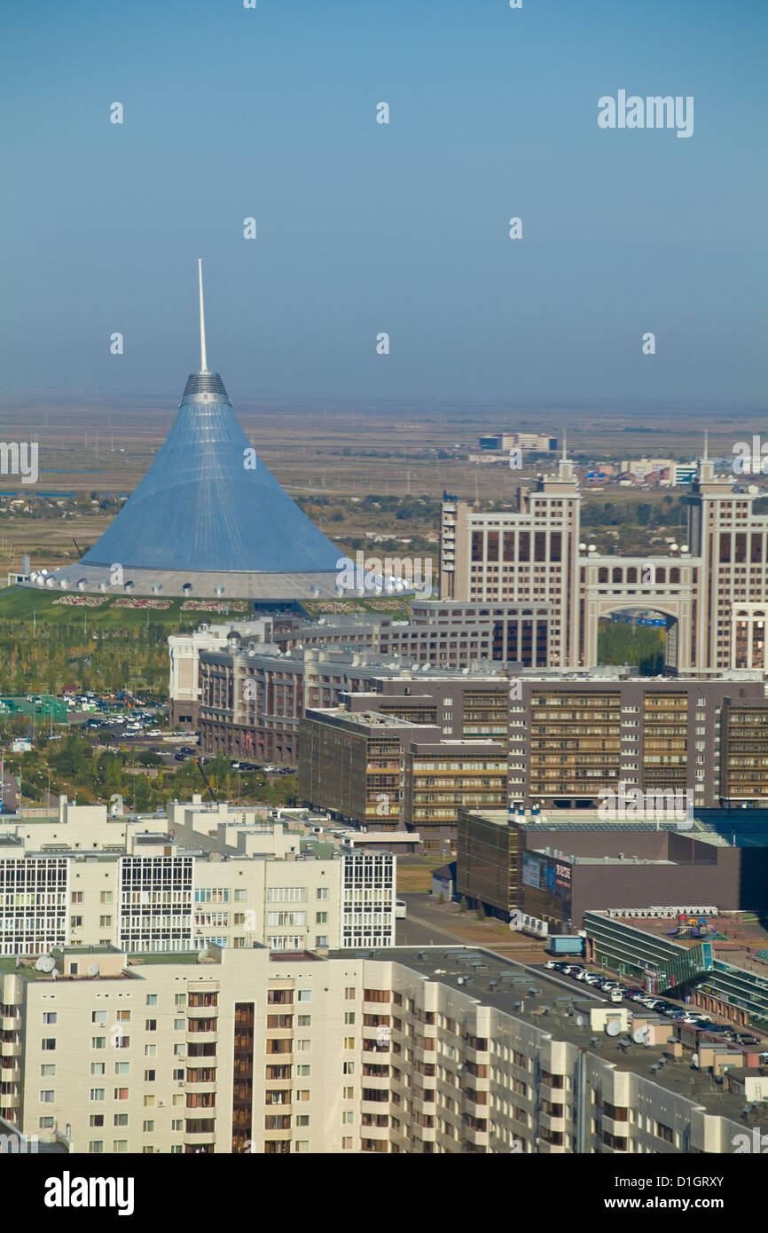 Vue sur le centre-ville, à l'égard des capacités, et KazMunaiGas Khan Shatyr, centre d'Astana, au Kazakhstan, en Asie centrale Banque D'Images