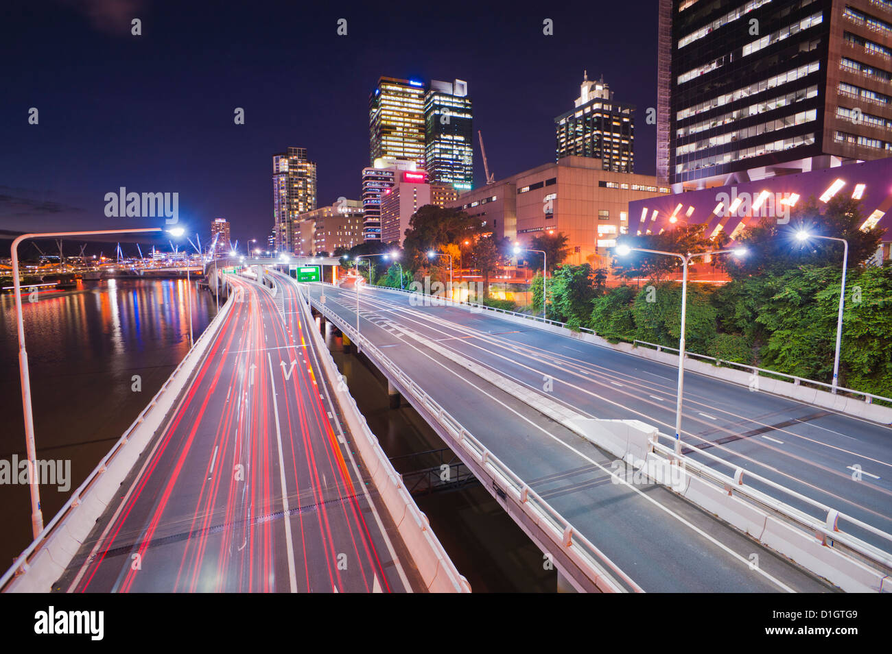 L'autoroute à Brisbane, location light trails de nuit, Brisbane, Queensland, Australie, Pacifique Banque D'Images