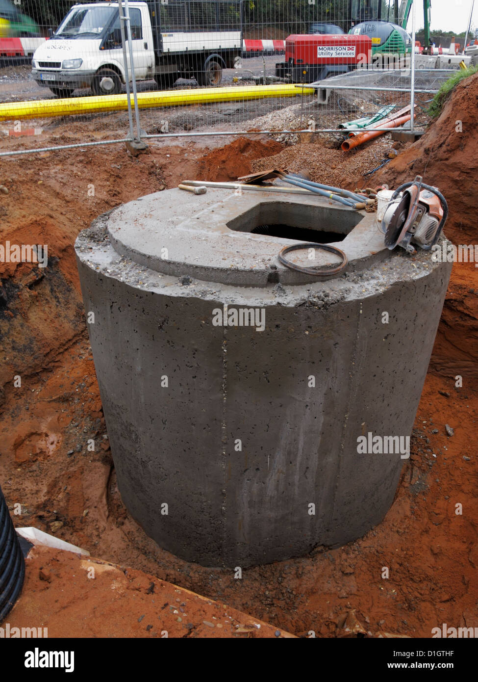 La construction de routes site UK chambre d'inspection d'égout à ciel ouvert de capture en catchpit in-situ de béton préfabriqué dans insitu in situ Banque D'Images