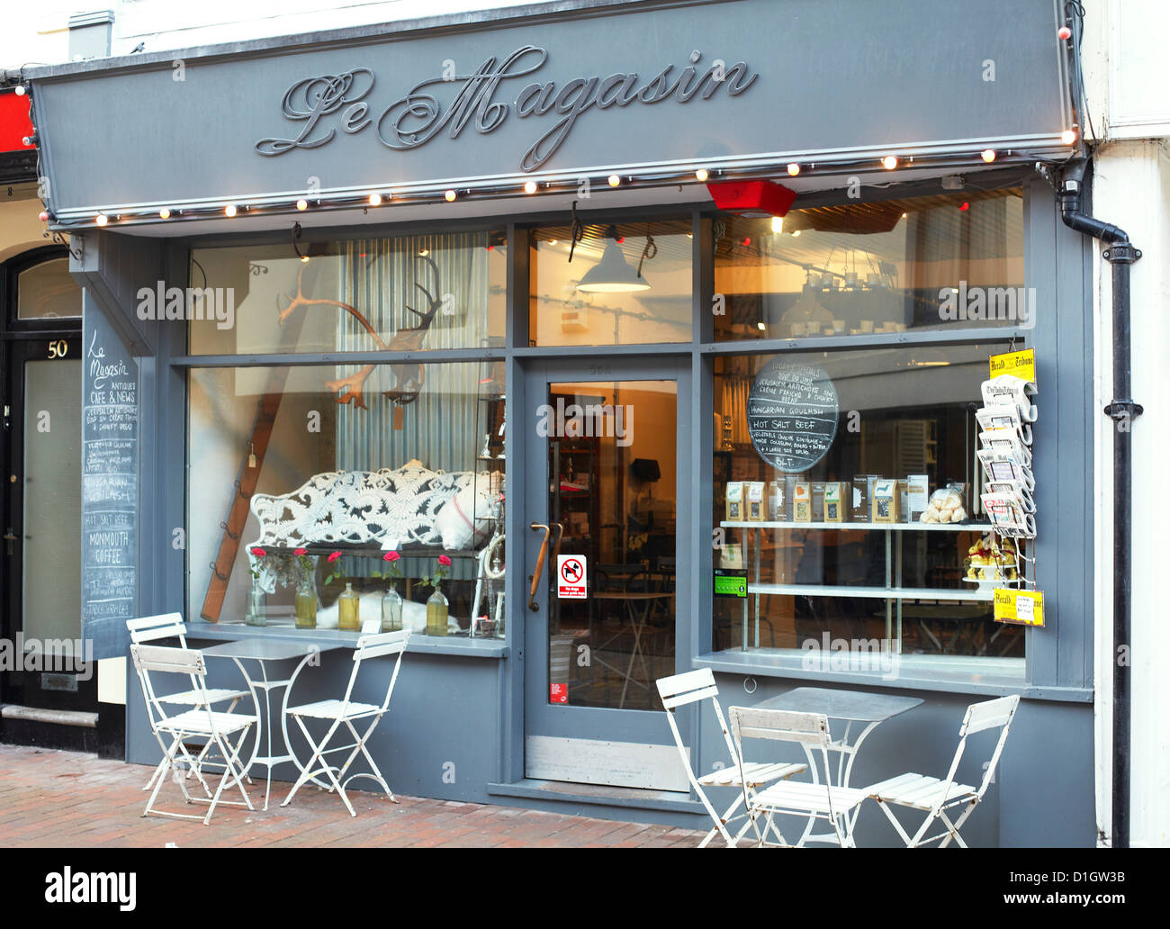 Le Magasin d'antiquités et de café dans le centre de Lewes, Banque D'Images