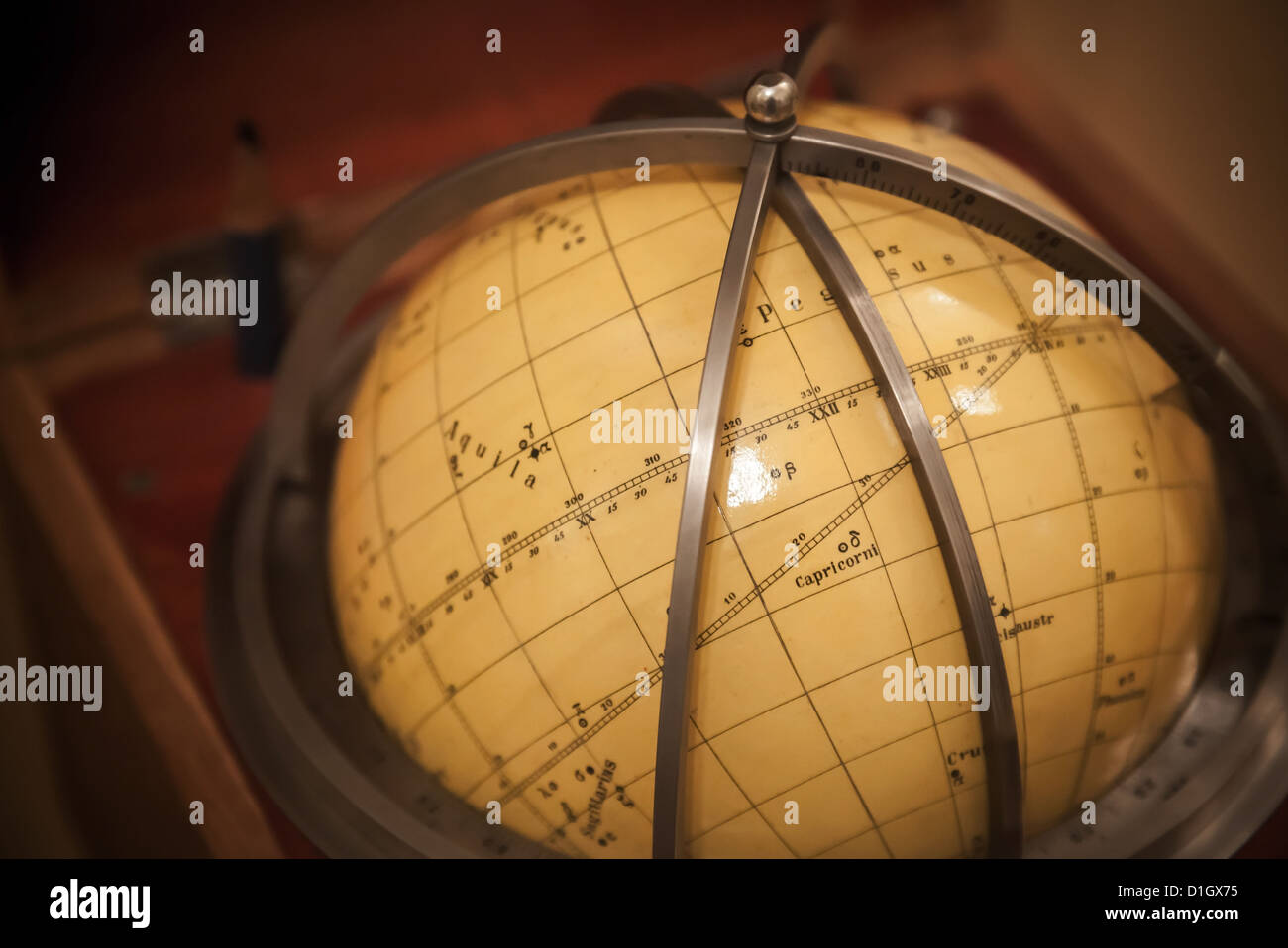 Billet d'ancienne star sky globe, dans un coffret en bois Banque D'Images