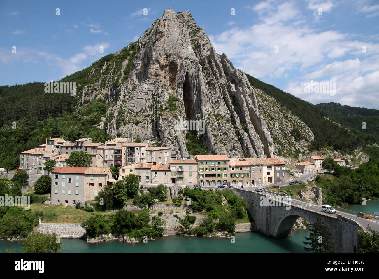 Le village de Sisteron dans les Alpes de Haute Provence dans le sud de la France Banque D'Images