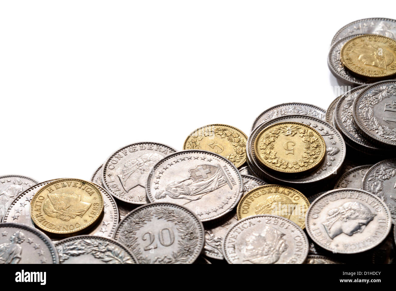 Une pile de courant, le cours légal du franc suisse (CHF) avec copie espace blanc pour le concepteur. Banque D'Images