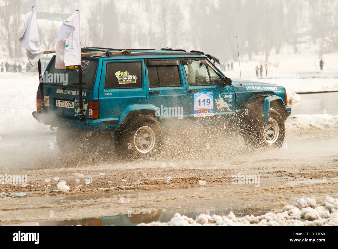 Almaty Kazakhstan - 11 février 2012. Off-road racing festival jeeps consacrée à 20e anniversaire de l'indépendance de la Banque D'Images