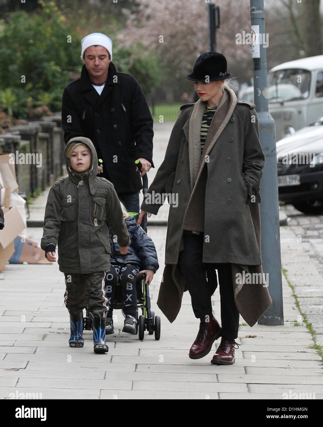 London, UK, 23/12/2012 : Gwen Stefani, Gavin Rossdale et enfants Kingston et Zuma marcher avec Daisy Lowe dans Primrose Hill Banque D'Images