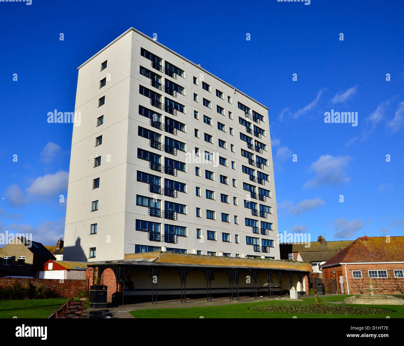 Le seul grand bloc d'appartements à Bridlington, ce bâtiment peut être vu à des kilomètres à la ronde Banque D'Images