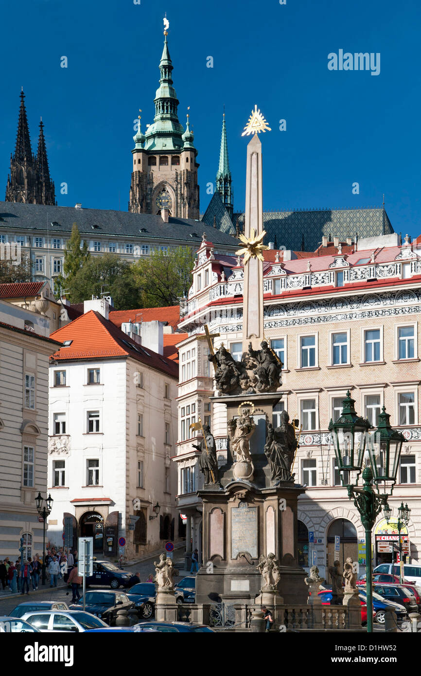 Dans la colonne de la peste (Malostranske namesti Lesser Town Square) à Prague, la capitale de la République tchèque. Banque D'Images