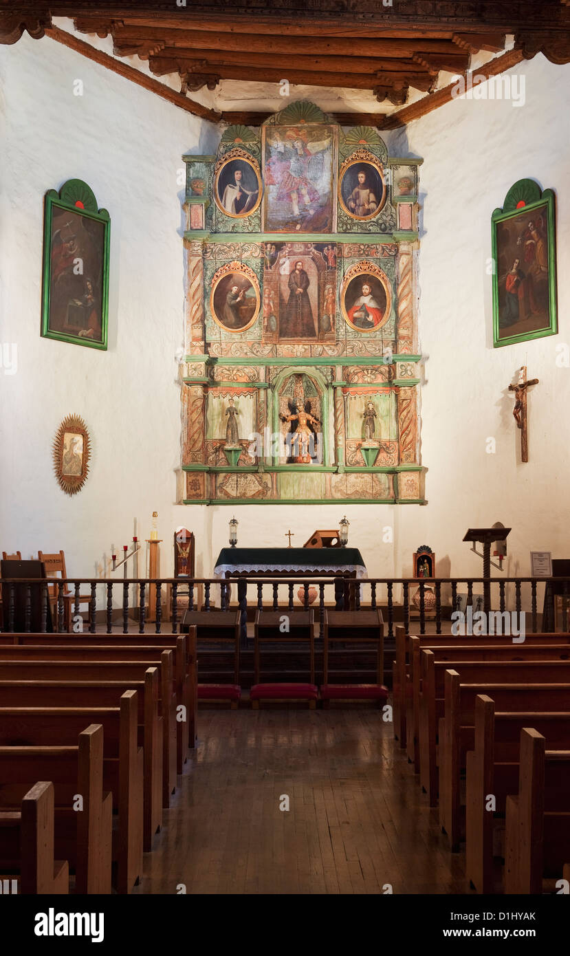 Chapelle San Miguel (intérieur), plus ancienne église de l'United States (construit en 1610), Sante Fe, Nouveau Mexique. Banque D'Images