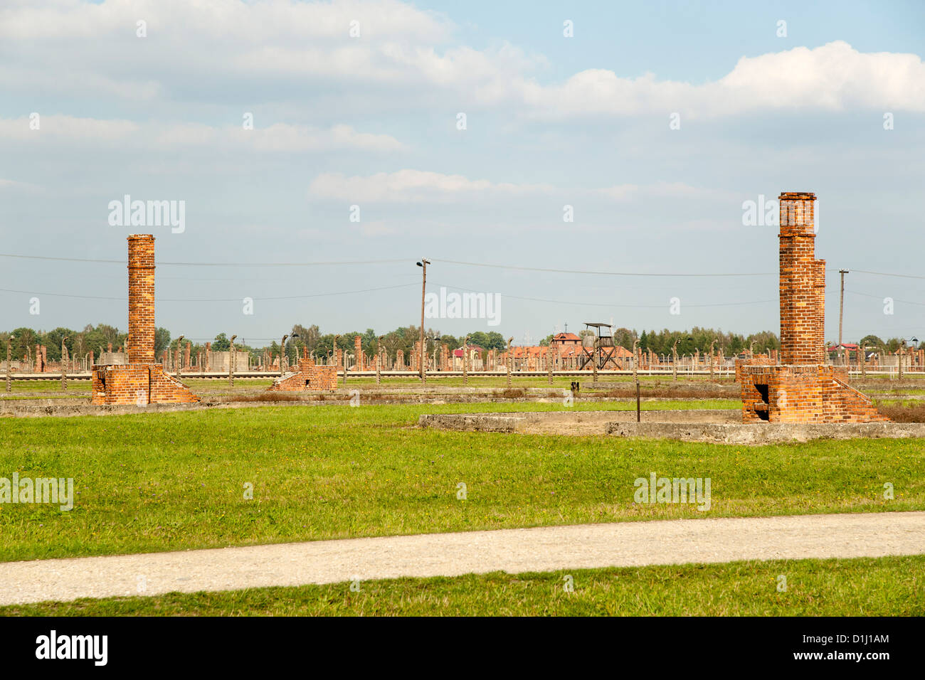 Vue sur l'ancienne d'Auschwitz II-Birkenau camp de concentration en Pologne du sud. Banque D'Images