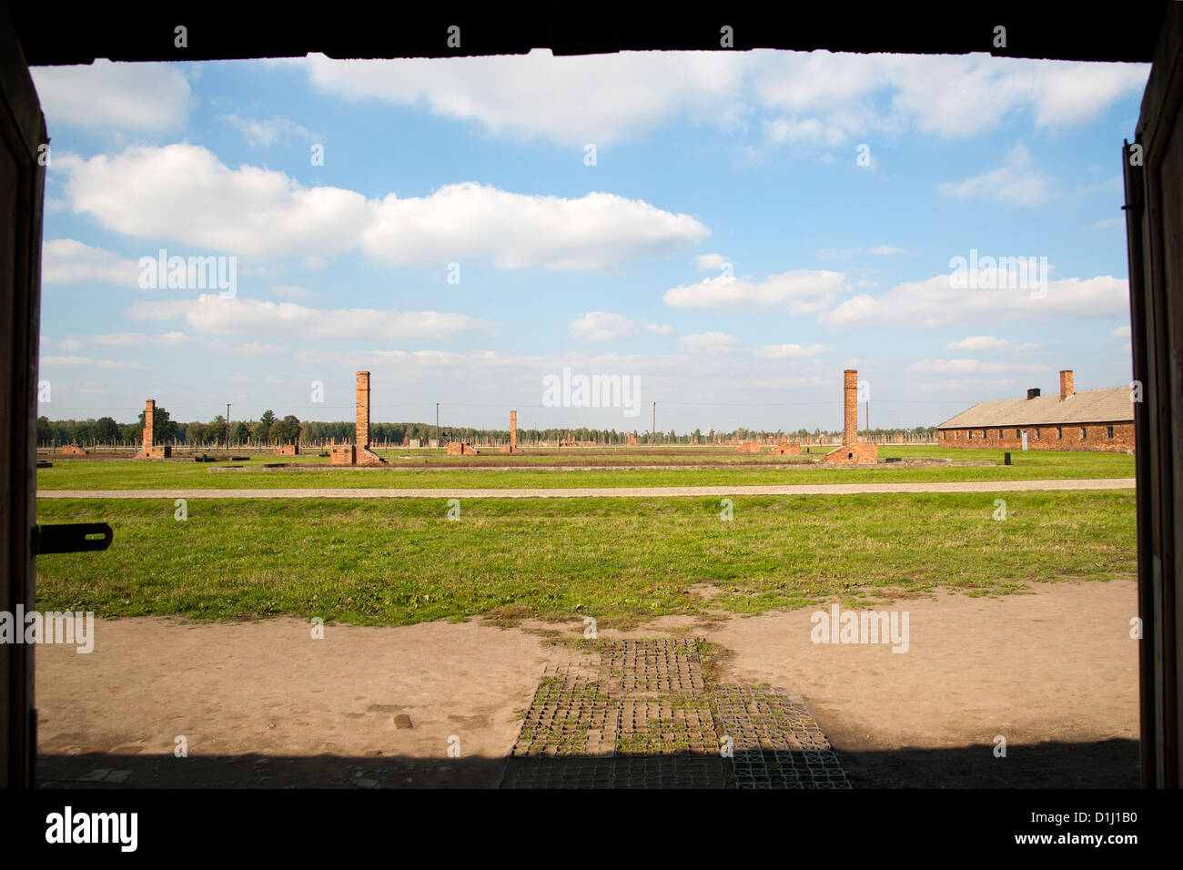 Vue sur l'ancienne d'Auschwitz II-Birkenau camp de concentration en Pologne du sud. Banque D'Images