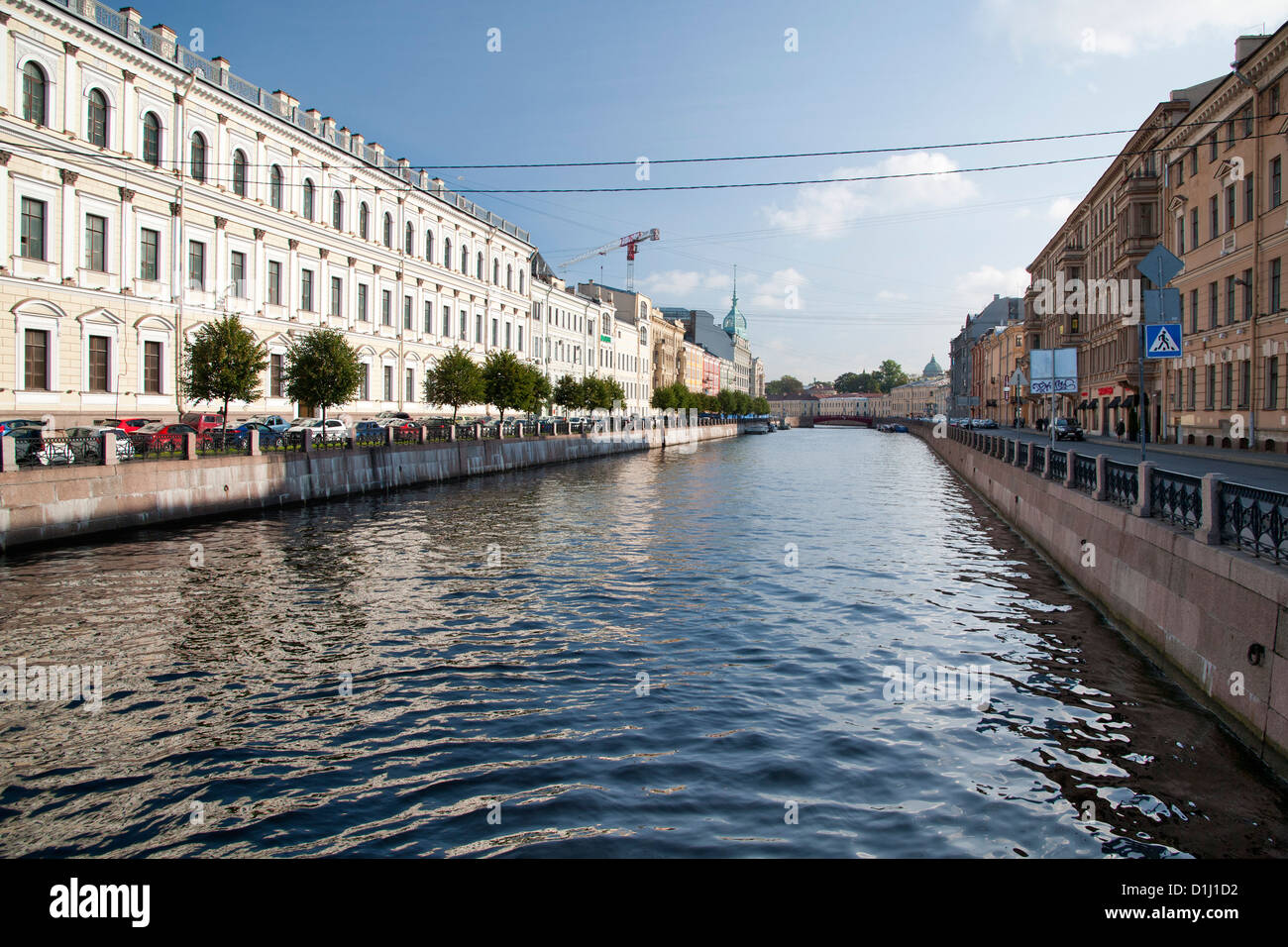 Bâtiments le long de la rivière Moïka à Saint-Pétersbourg, en Russie. Banque D'Images