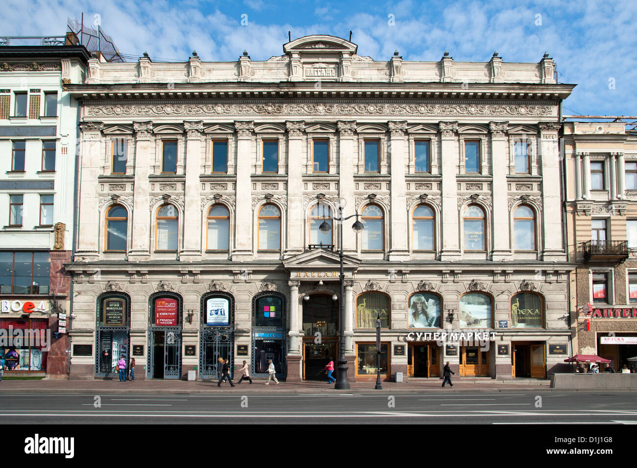 Bâtiments sur la Perspective Nevski, la principale avenue de Saint-Pétersbourg, Russie. Banque D'Images