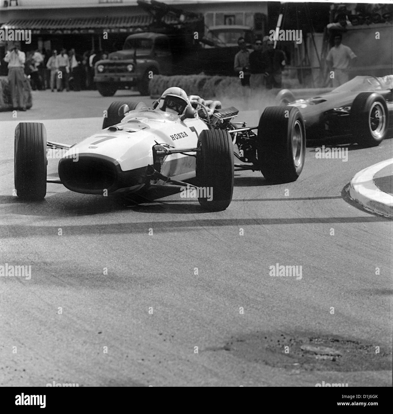 John Surtees dans Honda V12 lors du Grand Prix de Monaco 1967 Banque D'Images